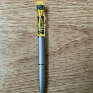 - Novelty Biro battery ILLUMINATING 2 ballpoint PENS & 1 laser pointer flash